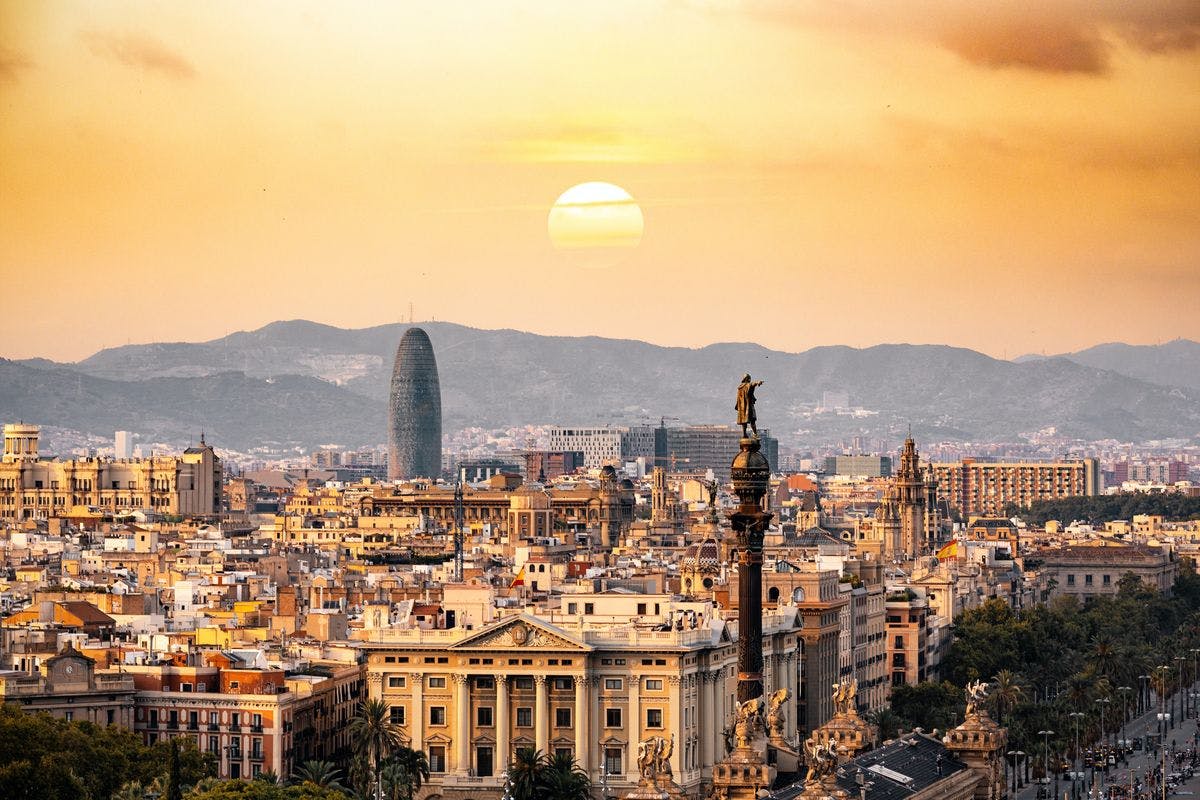 10+ Employee Benefits in Spain to Keep Your Team Happy